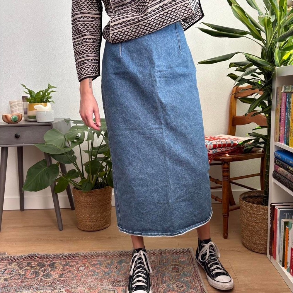 Vintage Medium Wash Denim Maxi Skirt High Waisted Back Zip Slit Raw Hem Blue